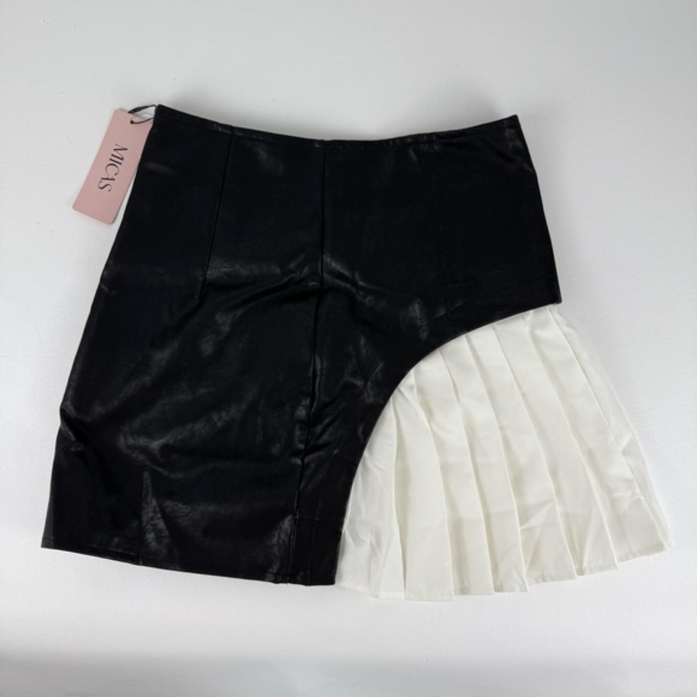 NWT Micas Contrast Pleated Faux Leather Mini Skirt
